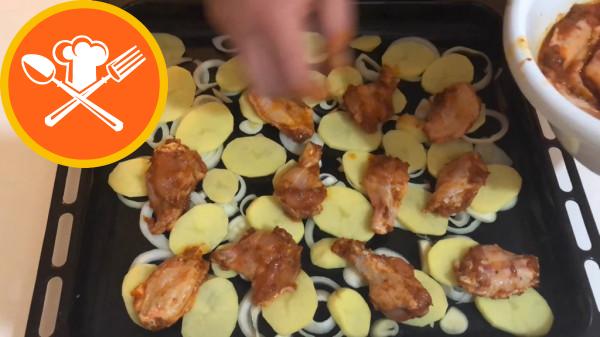 Φτερούγες κοτόπουλου στο φούρνο (με μοναδική σάλτσα) (με βίντεο)